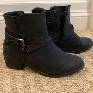 Womens ankle boots - size 6
